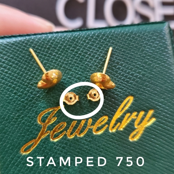 SOLD: Heart Stud Earring, 18K Genuine Saudi Gold - Picture 4 of 4